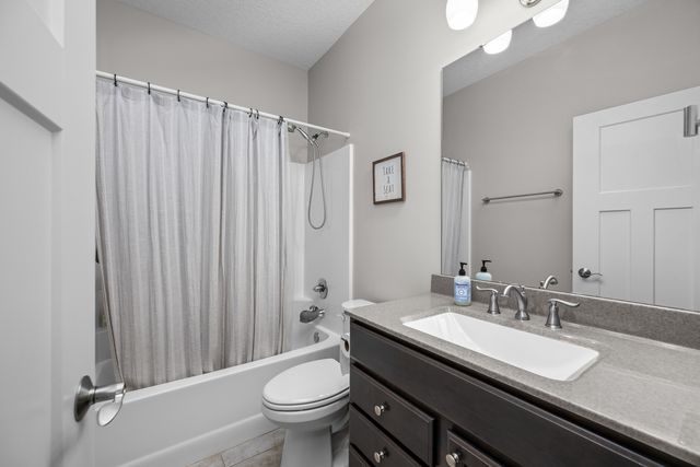 3550 Deckard Drive, Bettendorf, IA 52722