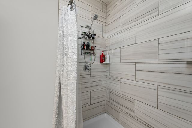 3550 Deckard Drive, Bettendorf, IA 52722