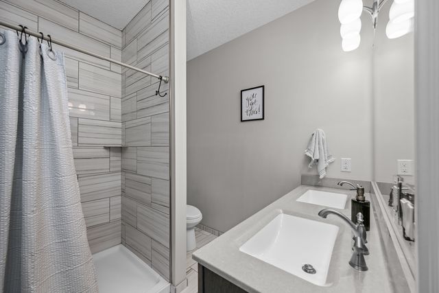 3550 Deckard Drive, Bettendorf, IA 52722