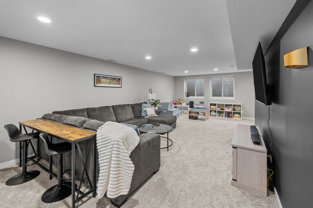 3550 Deckard Drive, Bettendorf, IA 52722