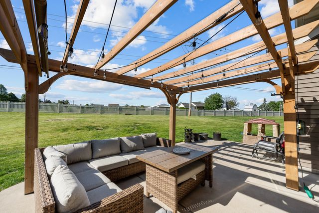 3550 Deckard Drive, Bettendorf, IA 52722