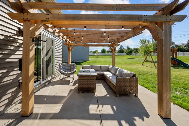 3550 Deckard Drive, Bettendorf, IA 52722