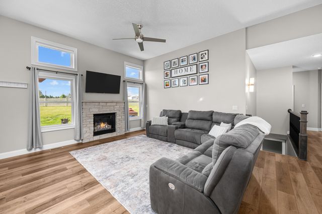 3550 Deckard Drive, Bettendorf, IA 52722