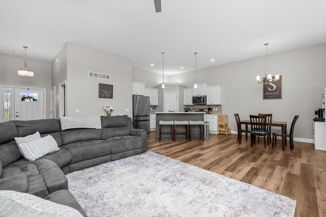 3550 Deckard Drive, Bettendorf, IA 52722