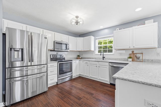 1421 Spring Meadow Court, Greenfield, IN 46140