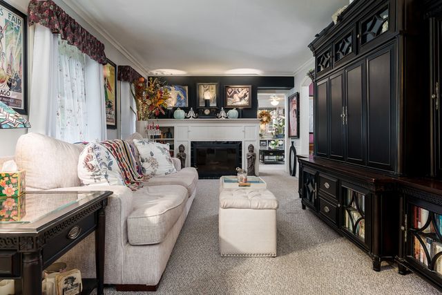 233 N CALVIN PARK Boulevard, Rockford, IL 61107