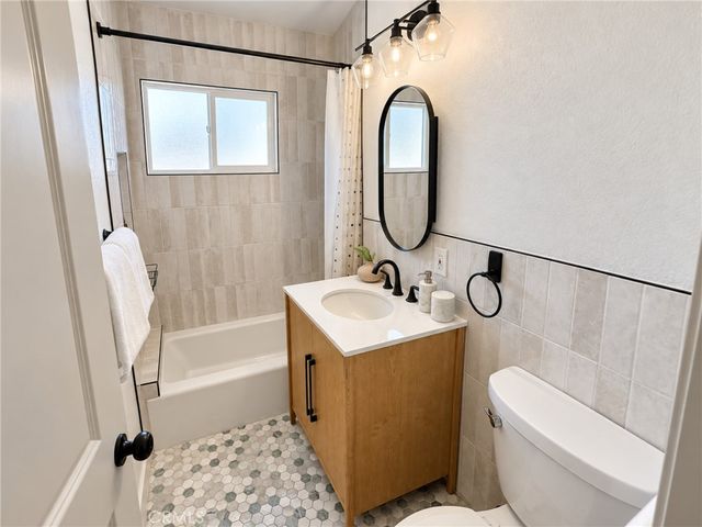 1618 Venice, Monrovia, CA 91016