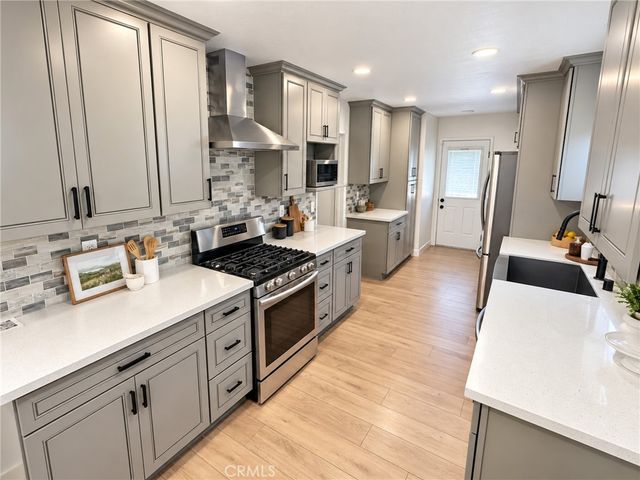 1618 Venice, Monrovia, CA 91016