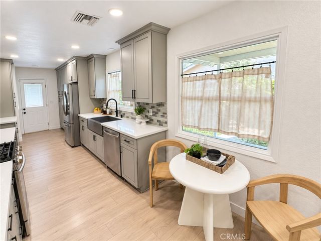 1618 Venice, Monrovia, CA 91016