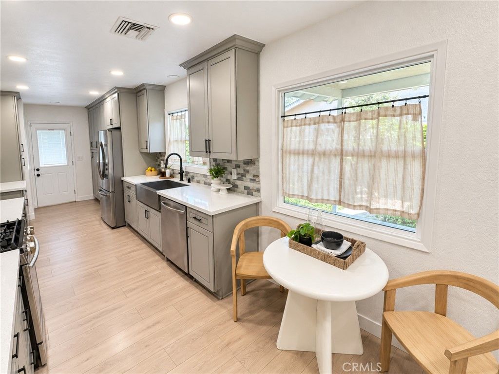 1618 Venice, Monrovia, CA 91016 — photo 3