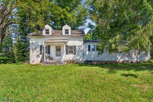 109 Lilac Dr, Clinton Twp., NJ 08801