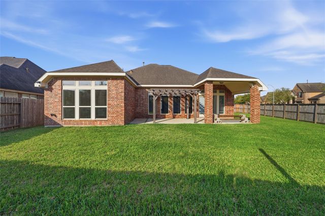 13902 Lost Creek Drive, Pearland, TX 77584