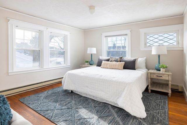 158 E Side Pkwy, Newton, MA 02458