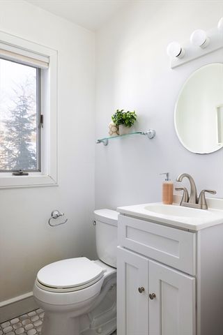 158 E Side Pkwy, Newton, MA 02458