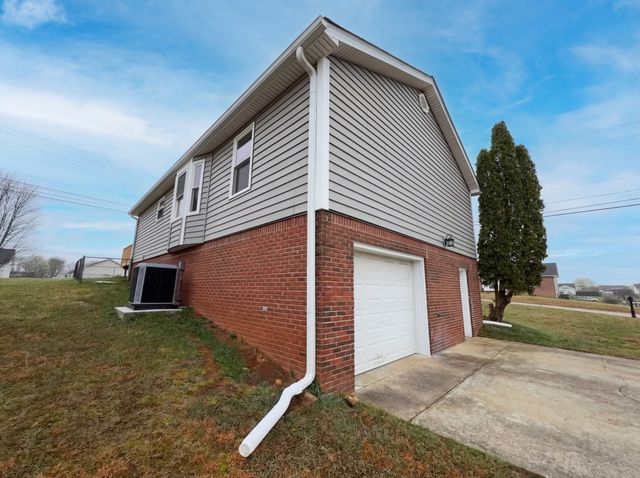 1315 Chucker Dr, Clarksville, TN 37042