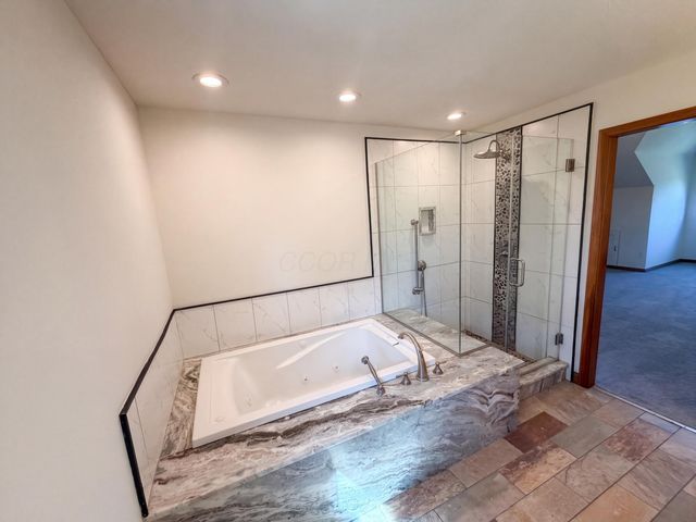 6255 Spinnaker Drive, Lewis Center, OH 43035