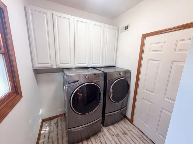 6255 Spinnaker Drive, Lewis Center, OH 43035