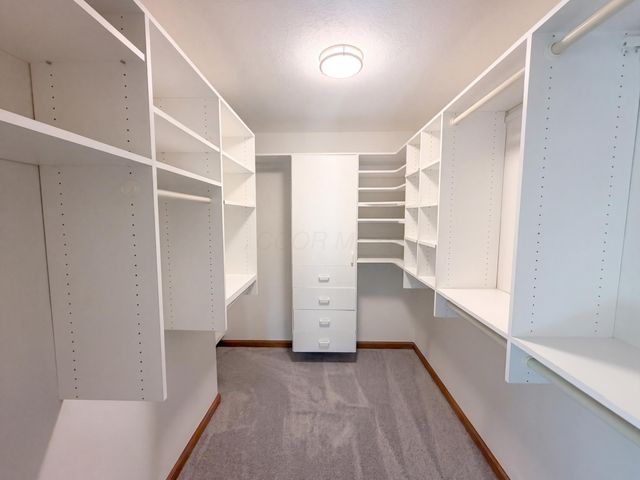 6255 Spinnaker Drive, Lewis Center, OH 43035