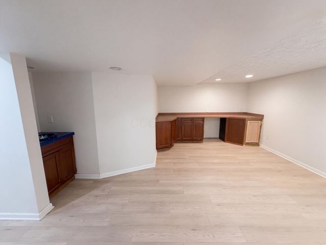 6255 Spinnaker Drive, Lewis Center, OH 43035