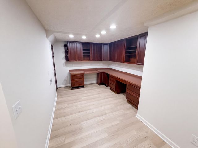 6255 Spinnaker Drive, Lewis Center, OH 43035