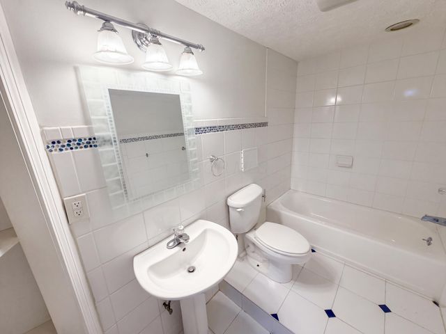 6255 Spinnaker Drive, Lewis Center, OH 43035
