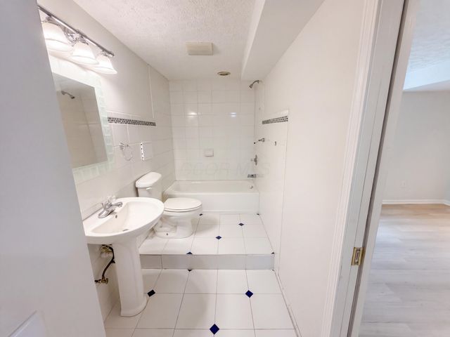 6255 Spinnaker Drive, Lewis Center, OH 43035