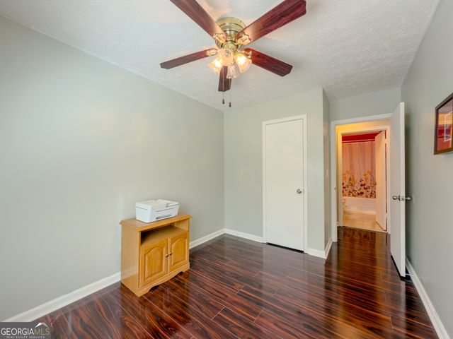 580 Pineland Circle SW, Mableton, GA 30126