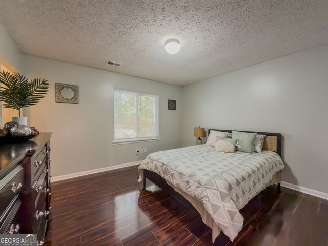 580 Pineland Circle SW, Mableton, GA 30126