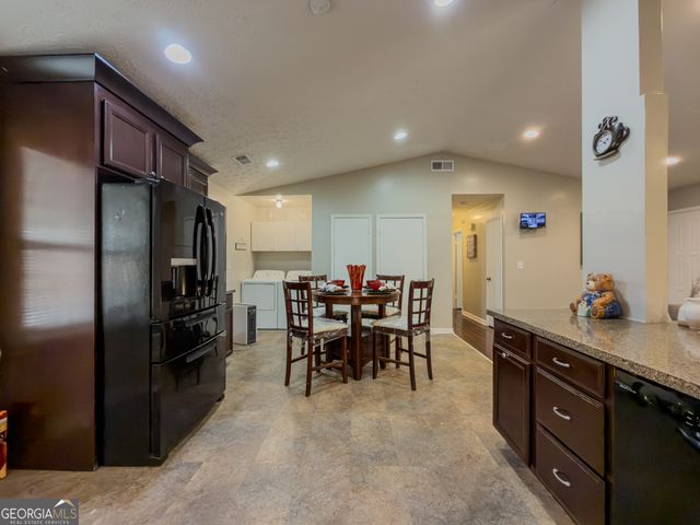 580 Pineland Circle SW, Mableton, GA 30126