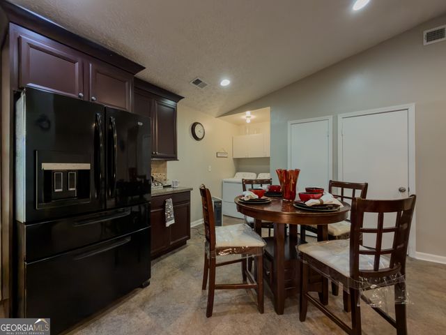 580 Pineland Circle SW, Mableton, GA 30126