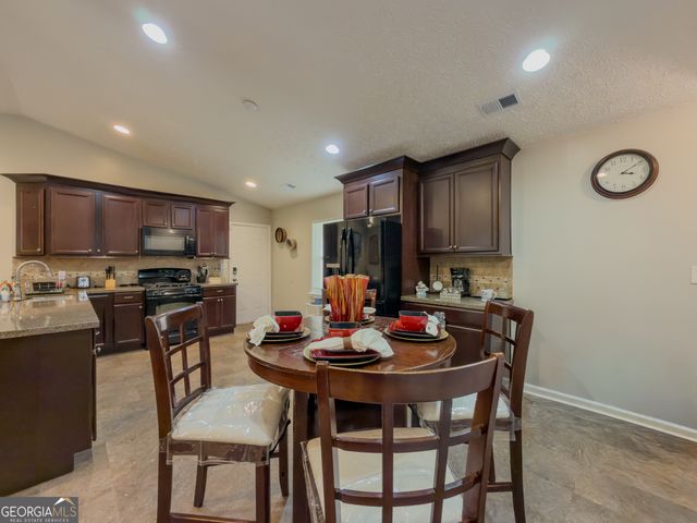 580 Pineland Circle SW, Mableton, GA 30126