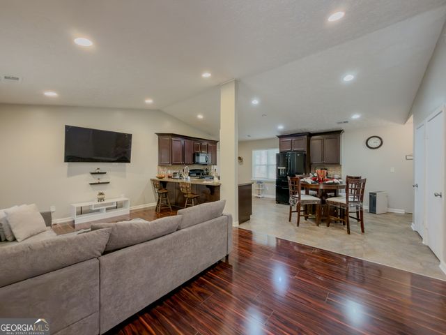 580 Pineland Circle SW, Mableton, GA 30126