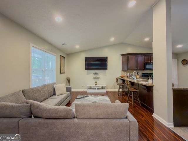 580 Pineland Circle SW, Mableton, GA 30126