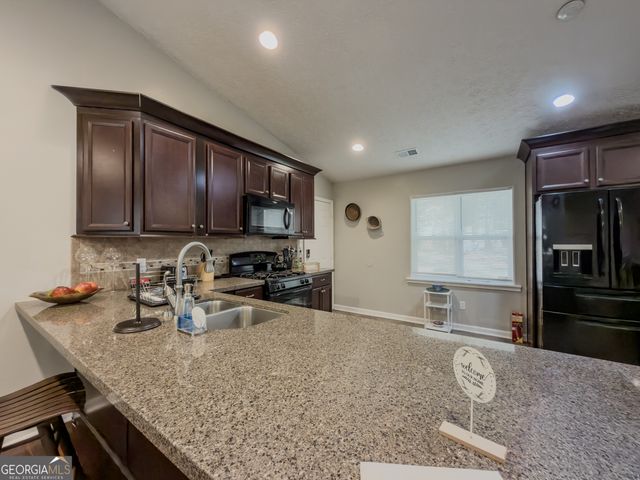580 Pineland Circle SW, Mableton, GA 30126