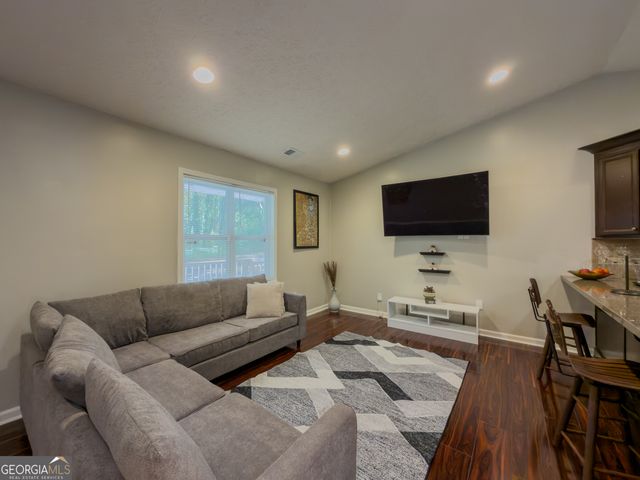 580 Pineland Circle SW, Mableton, GA 30126
