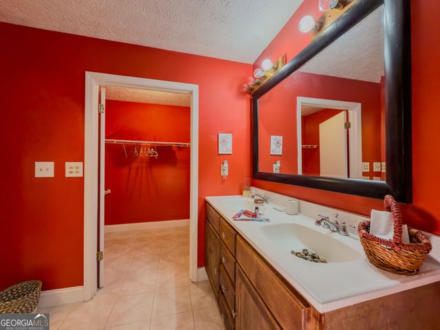 580 Pineland Circle SW, Mableton, GA 30126