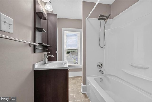 2463 S QUEEN ST, York, PA 17402