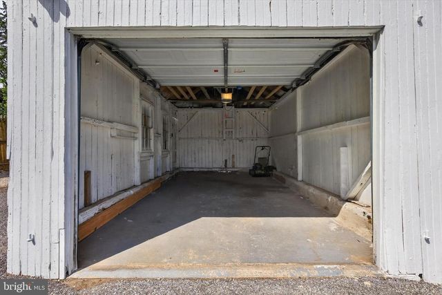 2463 S QUEEN ST, York, PA 17402
