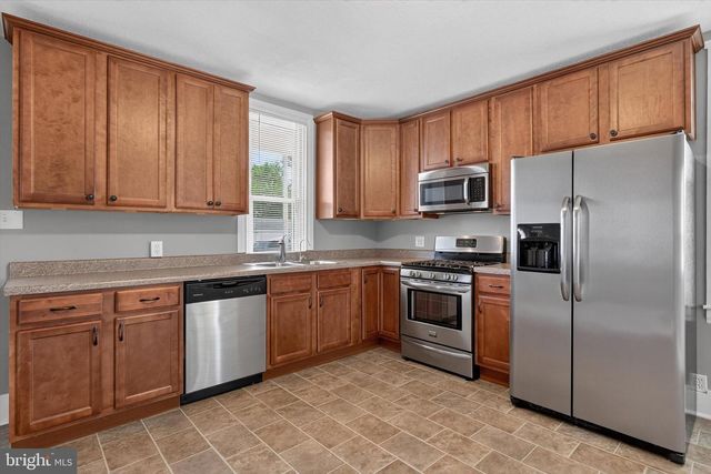 2463 S QUEEN ST, York, PA 17402