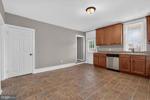 2463 S QUEEN ST, York, PA 17402