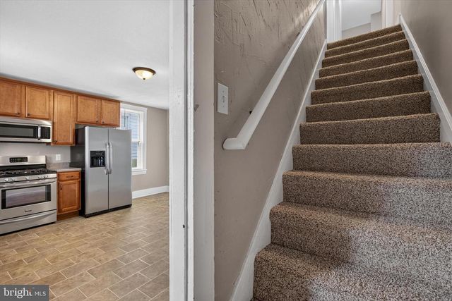 2463 S QUEEN ST, York, PA 17402
