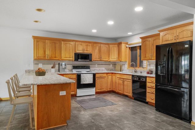 1075 Lauderdale N, Onalaska, WI 54650