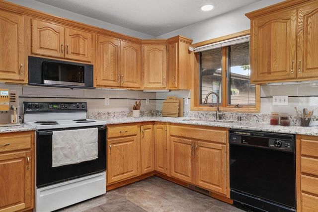1075 Lauderdale N, Onalaska, WI 54650