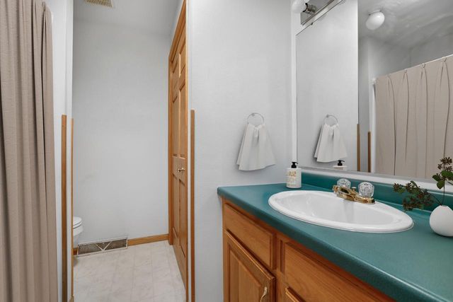1075 Lauderdale N, Onalaska, WI 54650