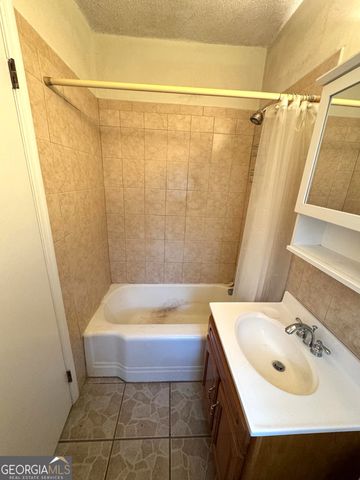 17 Deforest Avenue, Trion, GA 30753