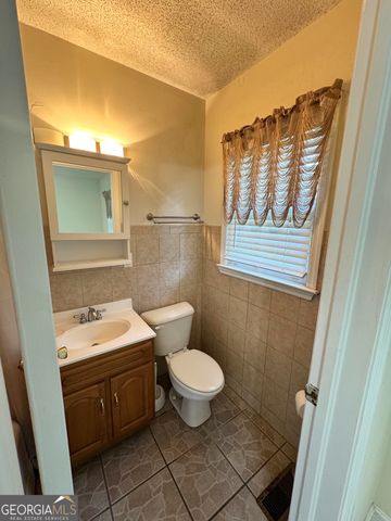 17 Deforest Avenue, Trion, GA 30753