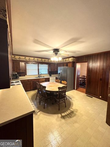 17 Deforest Avenue, Trion, GA 30753