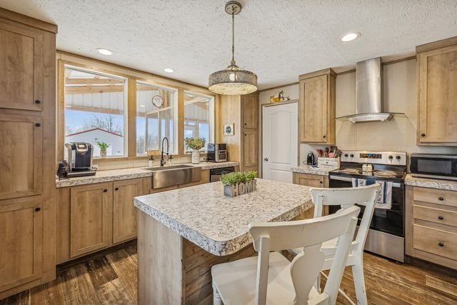 470 James Whitefield Rd, Bethpage, TN 37022