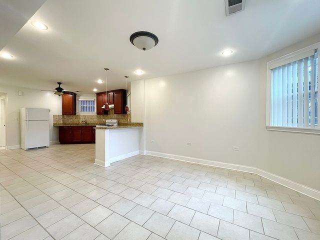 2449 N AVERS Avenue B, Chicago, IL 60647