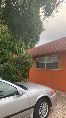 2070 NE 2nd Avenue, Pompano Beach, FL 33060